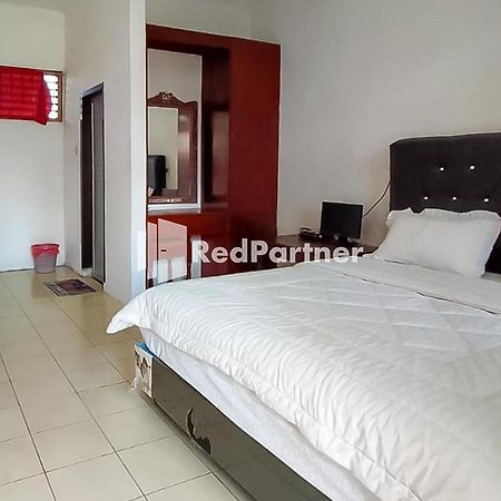 Bernard Guest House & Resto Redpartner Ambarita ภายนอก รูปภาพ