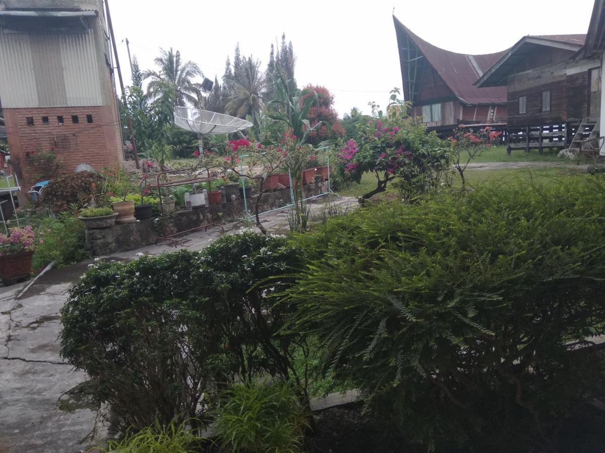 Bernard Guest House & Resto Redpartner Ambarita ภายนอก รูปภาพ