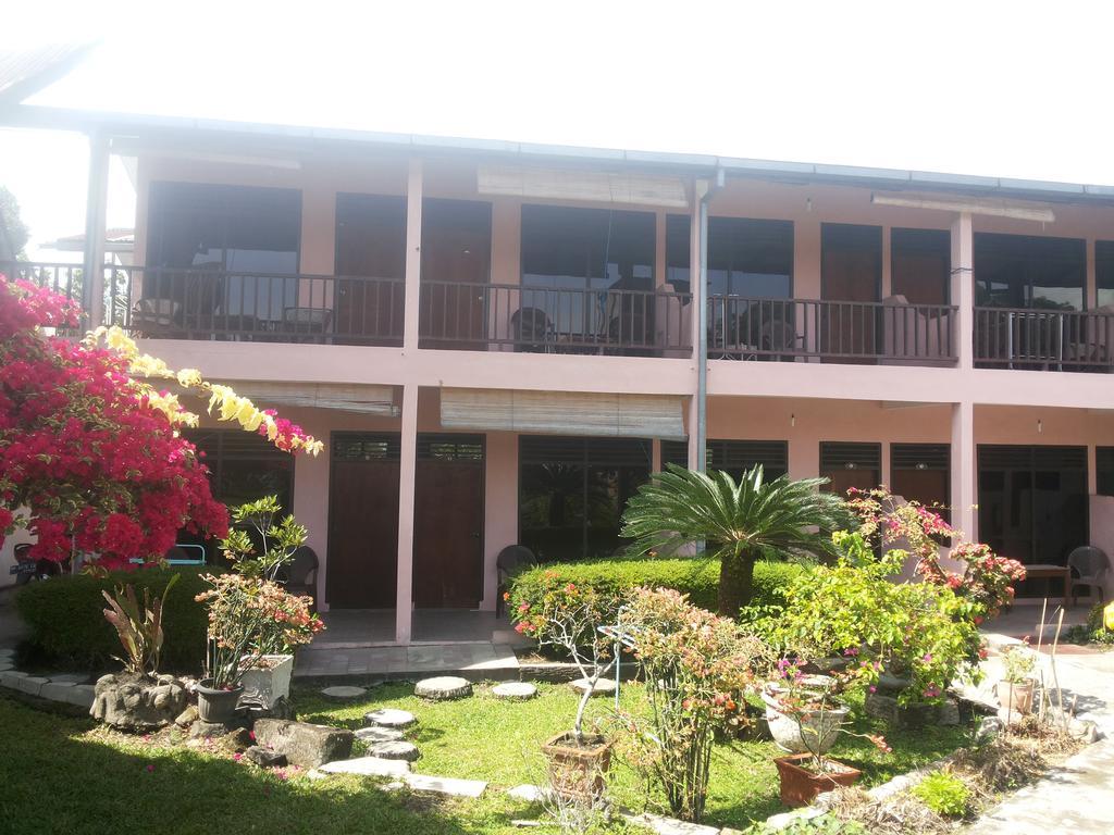 Bernard Guest House & Resto Redpartner Ambarita ภายนอก รูปภาพ