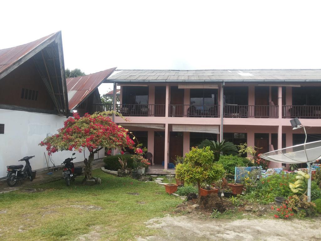 Bernard Guest House & Resto Redpartner Ambarita ภายนอก รูปภาพ
